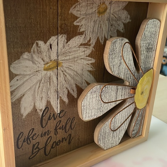 Young’s Inc ‘live life in full Bloom’ Daisy Box Sign - Picture 4 of 9